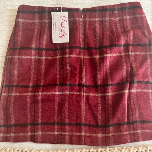 Beautiful maroon plaid skirt - Picture 2 of 3